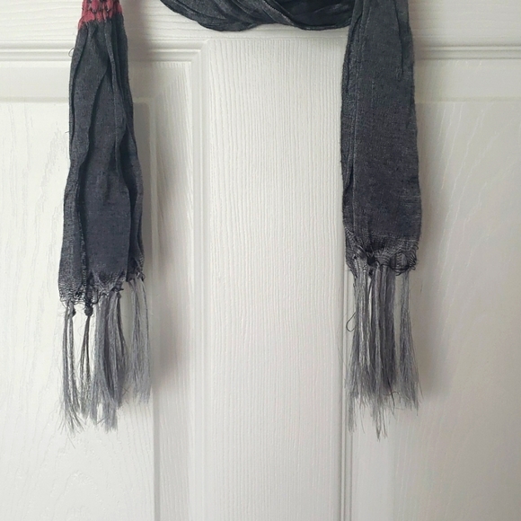 Maurice gorgeous scarf - Picture 4 of 4